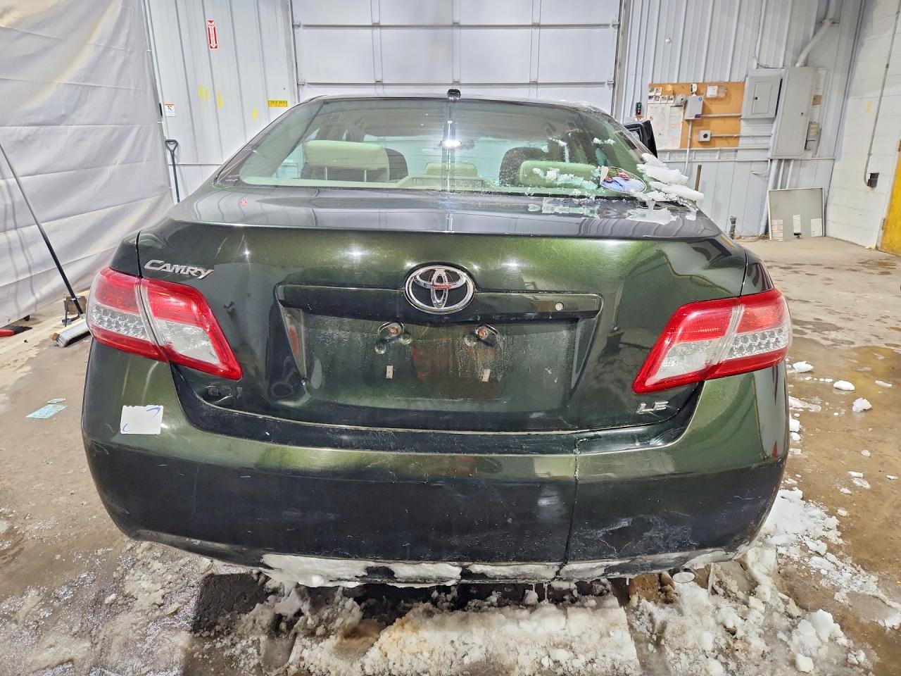 2011 TOYOTA CAMRY photo 11