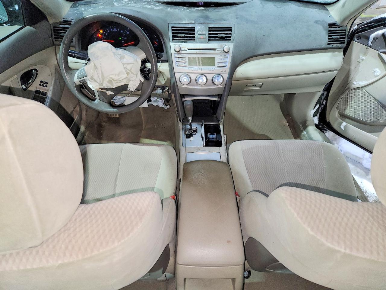 2011 TOYOTA CAMRY photo 15