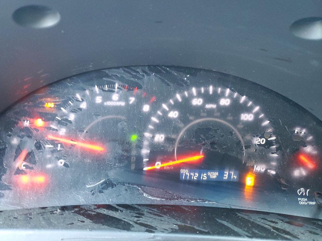 2011 TOYOTA CAMRY photo 17