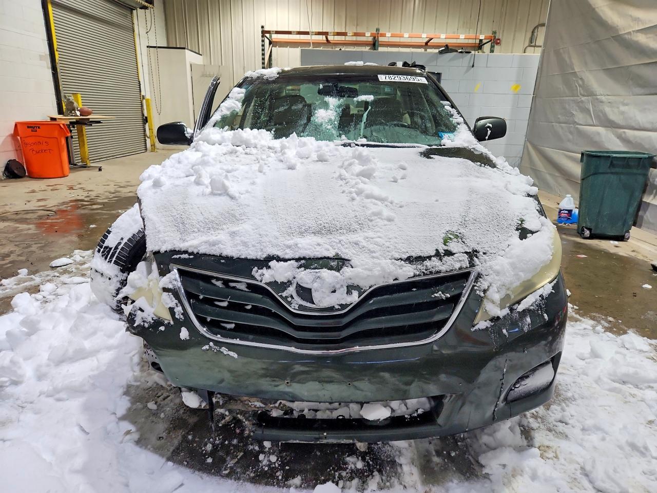 2011 TOYOTA CAMRY photo 9