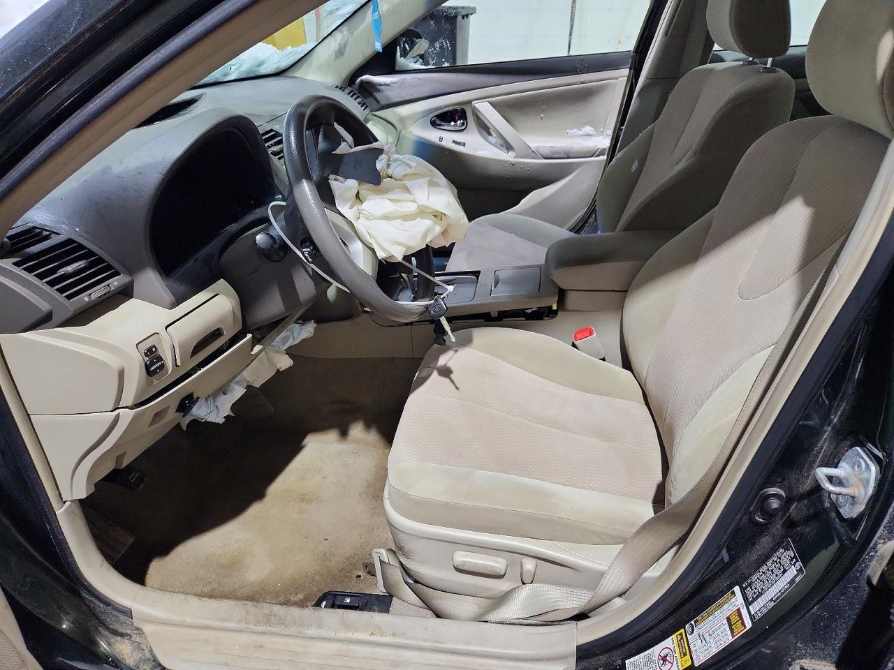 2011 TOYOTA CAMRY photo 13