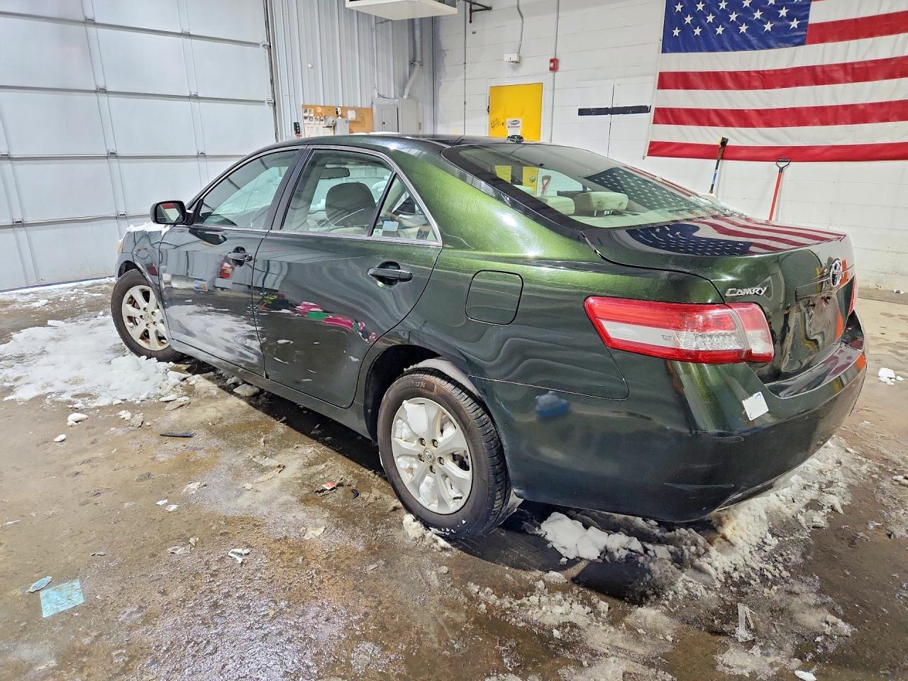 2011 TOYOTA CAMRY photo 3