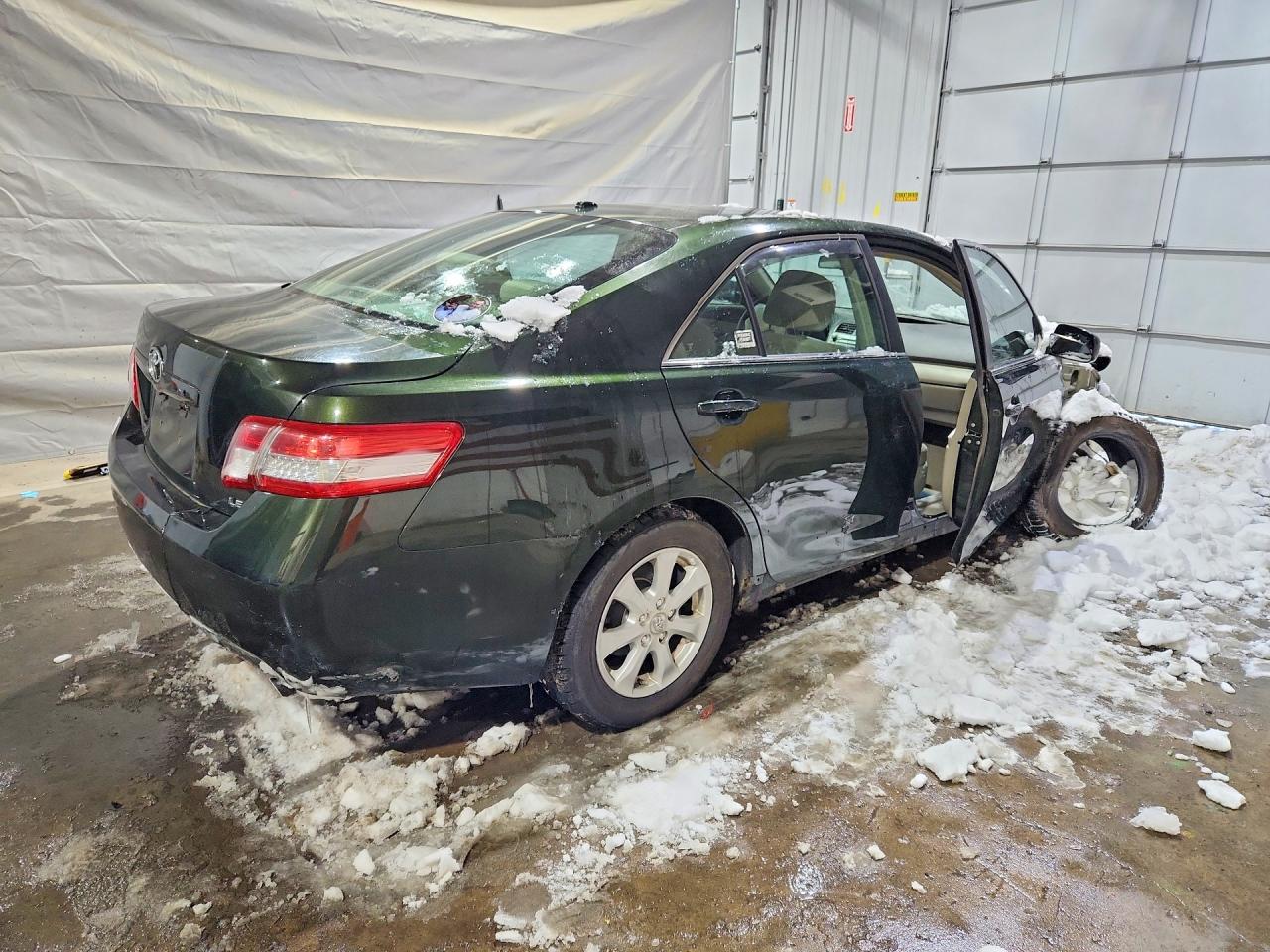 2011 TOYOTA CAMRY photo 5