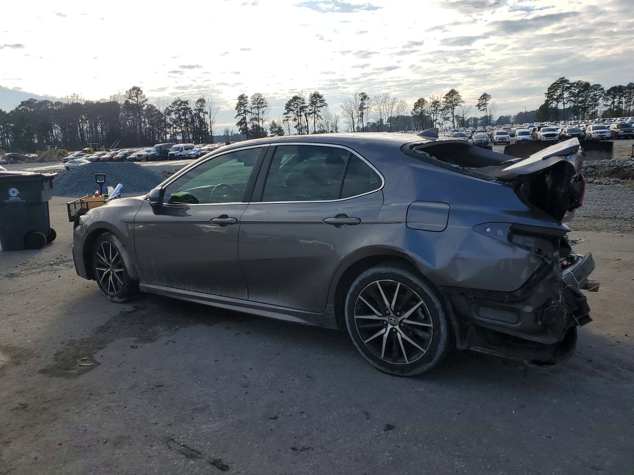 2021 TOYOTA CAMRY SE photo 4