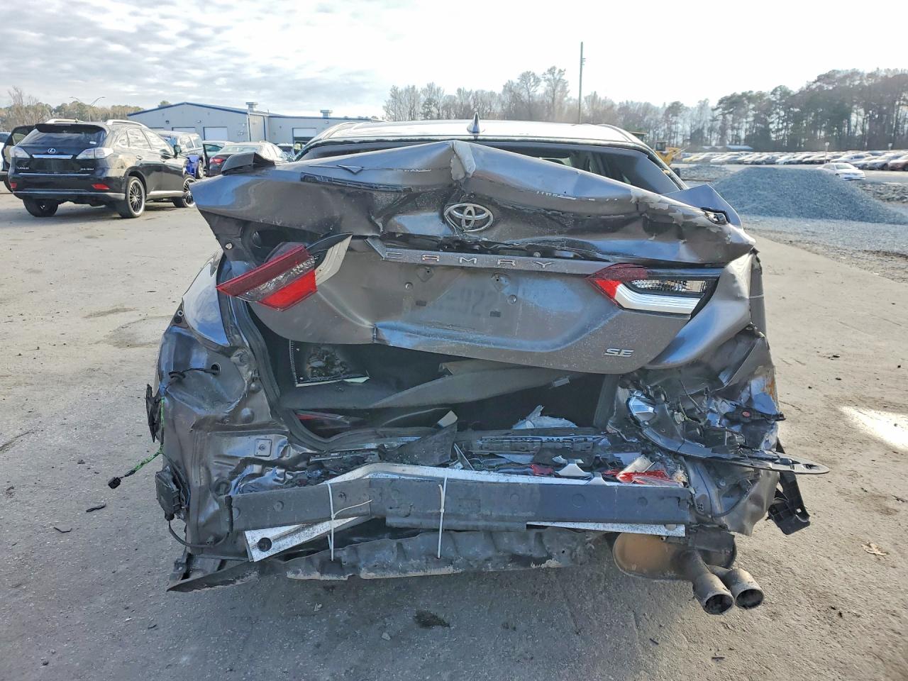 2021 TOYOTA CAMRY SE photo 16