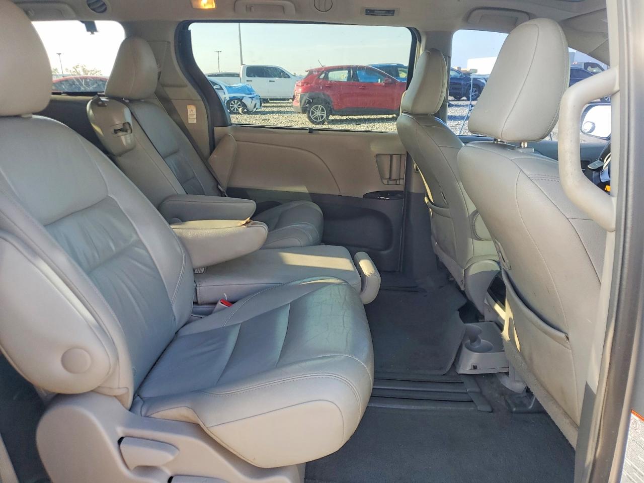 2015 TOYOTA SIENNA XLE 8-PASSENGER photo 11