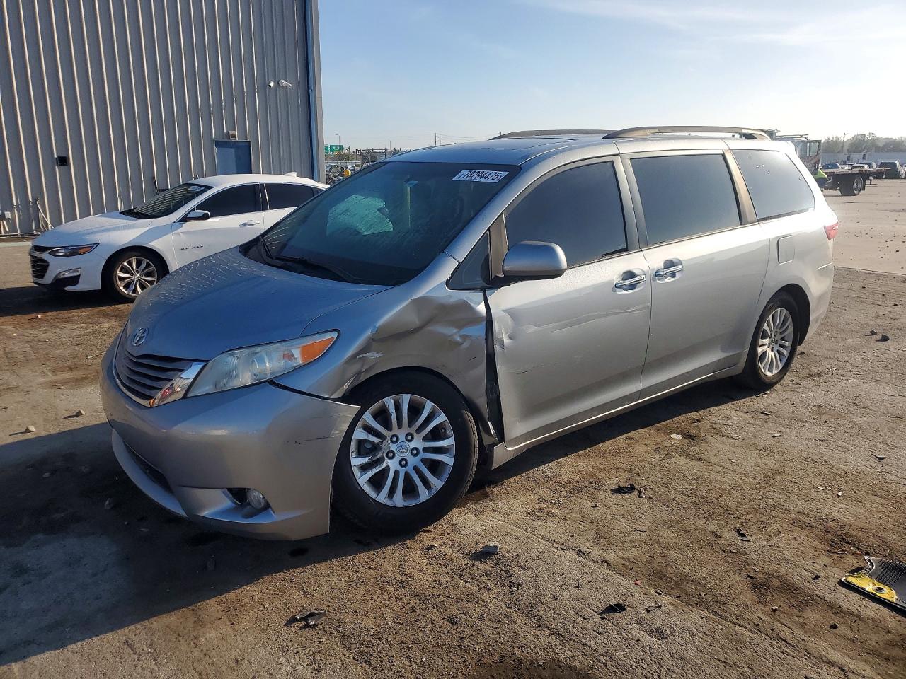 2015 TOYOTA SIENNA
