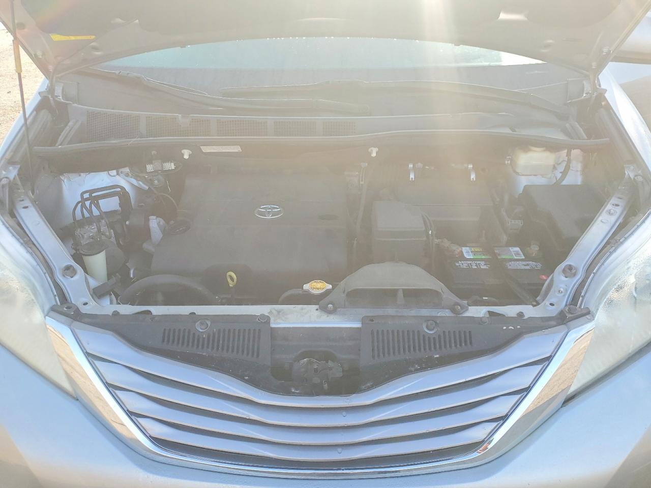 2015 TOYOTA SIENNA XLE 8-PASSENGER photo 12