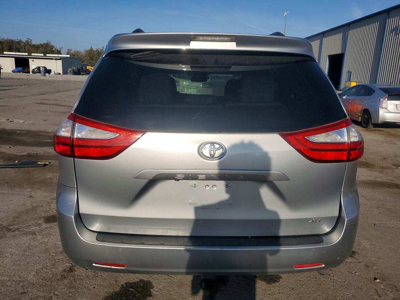 2015 TOYOTA SIENNA XLE 8-PASSENGER photo 6