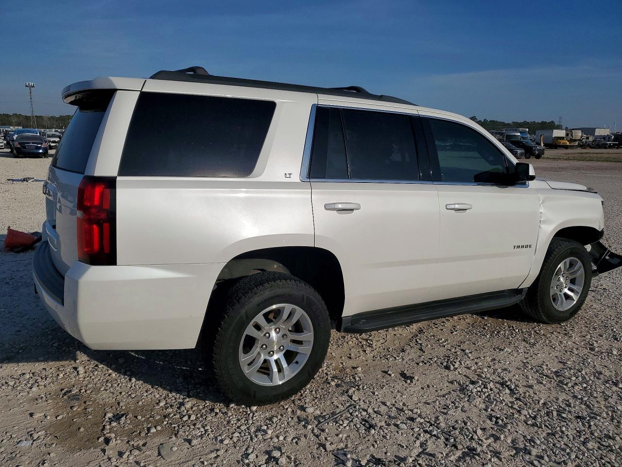2017 CHEVROLET TAHOE C1500 LT photo 3