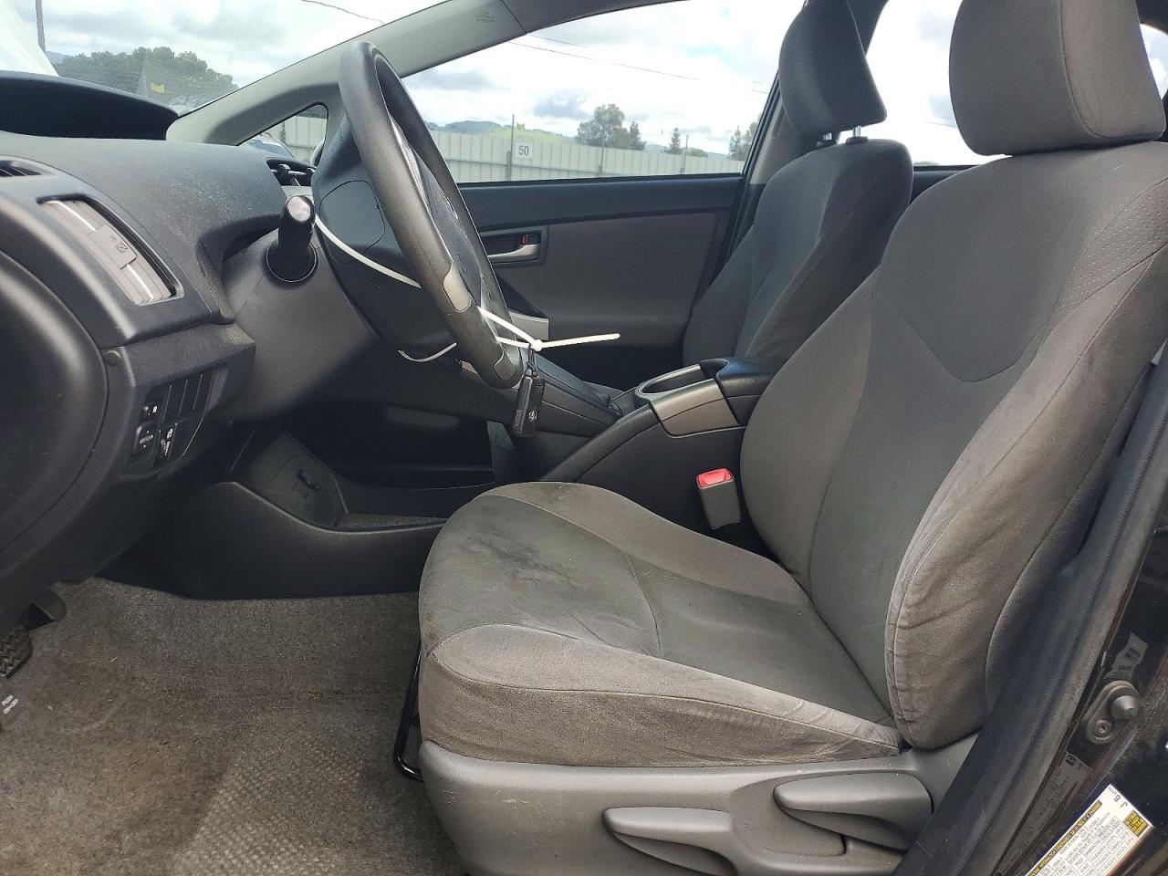 2013 TOYOTA PRIUS photo 7