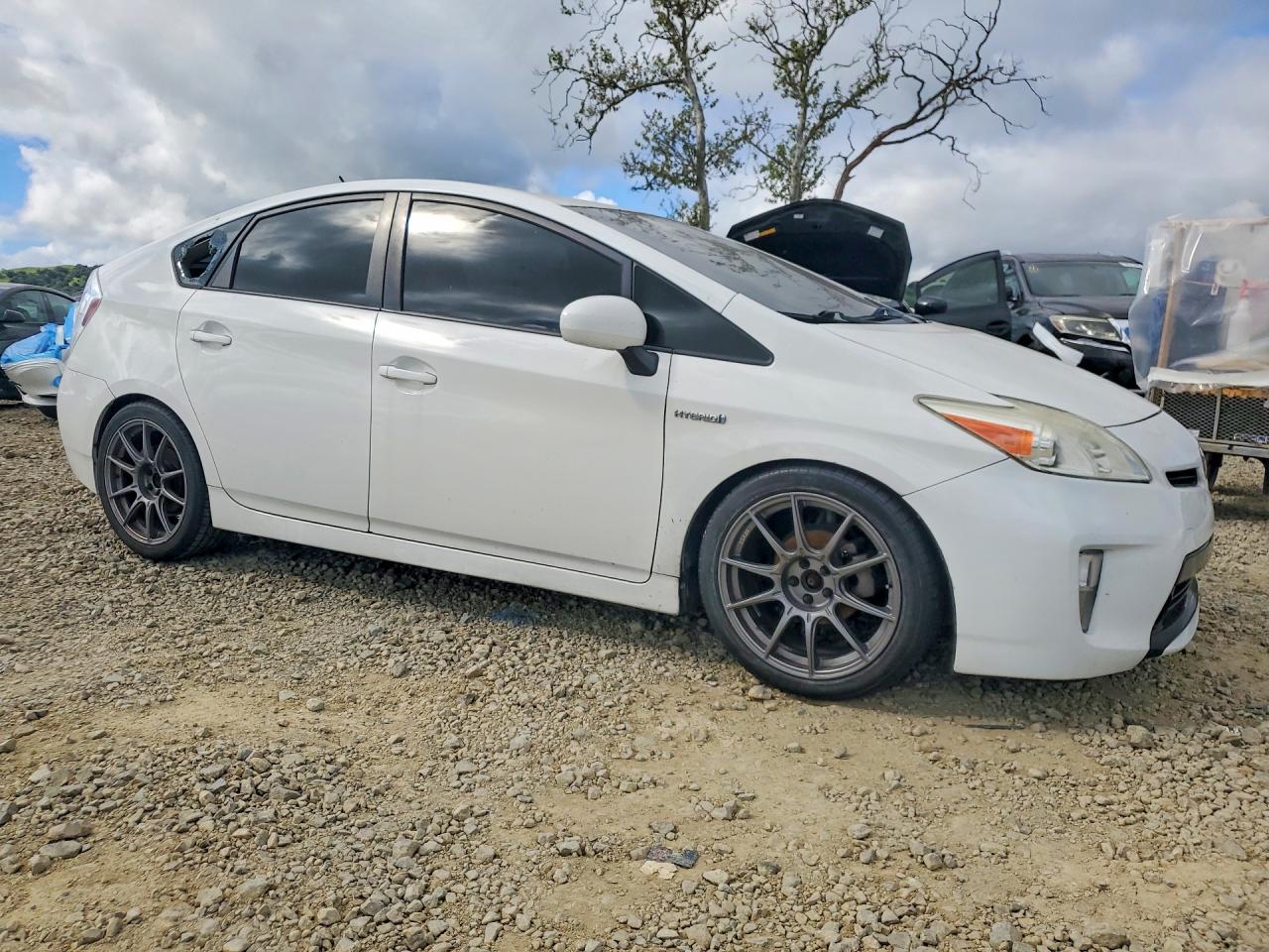 2013 TOYOTA PRIUS photo 4
