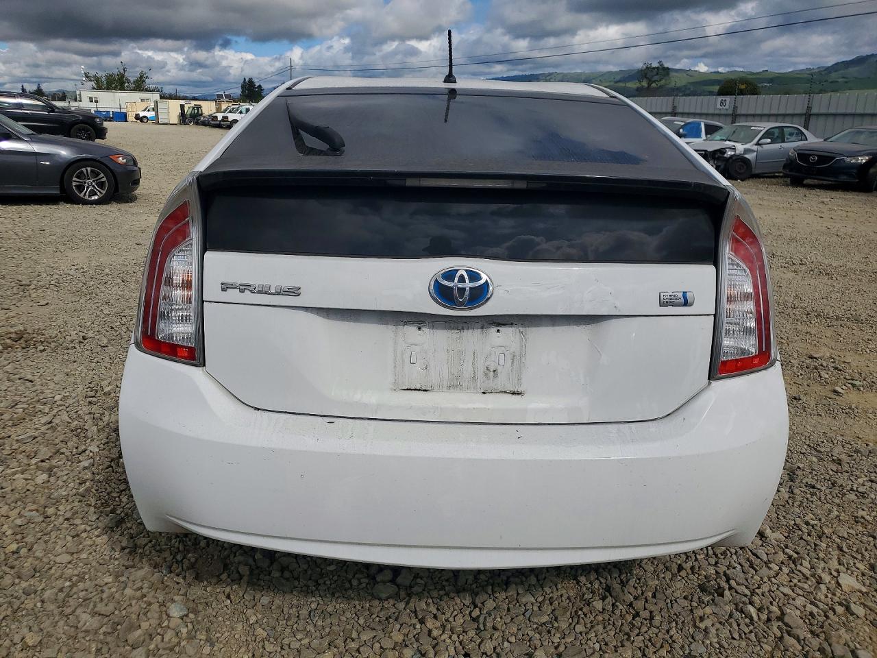 2013 TOYOTA PRIUS photo 6