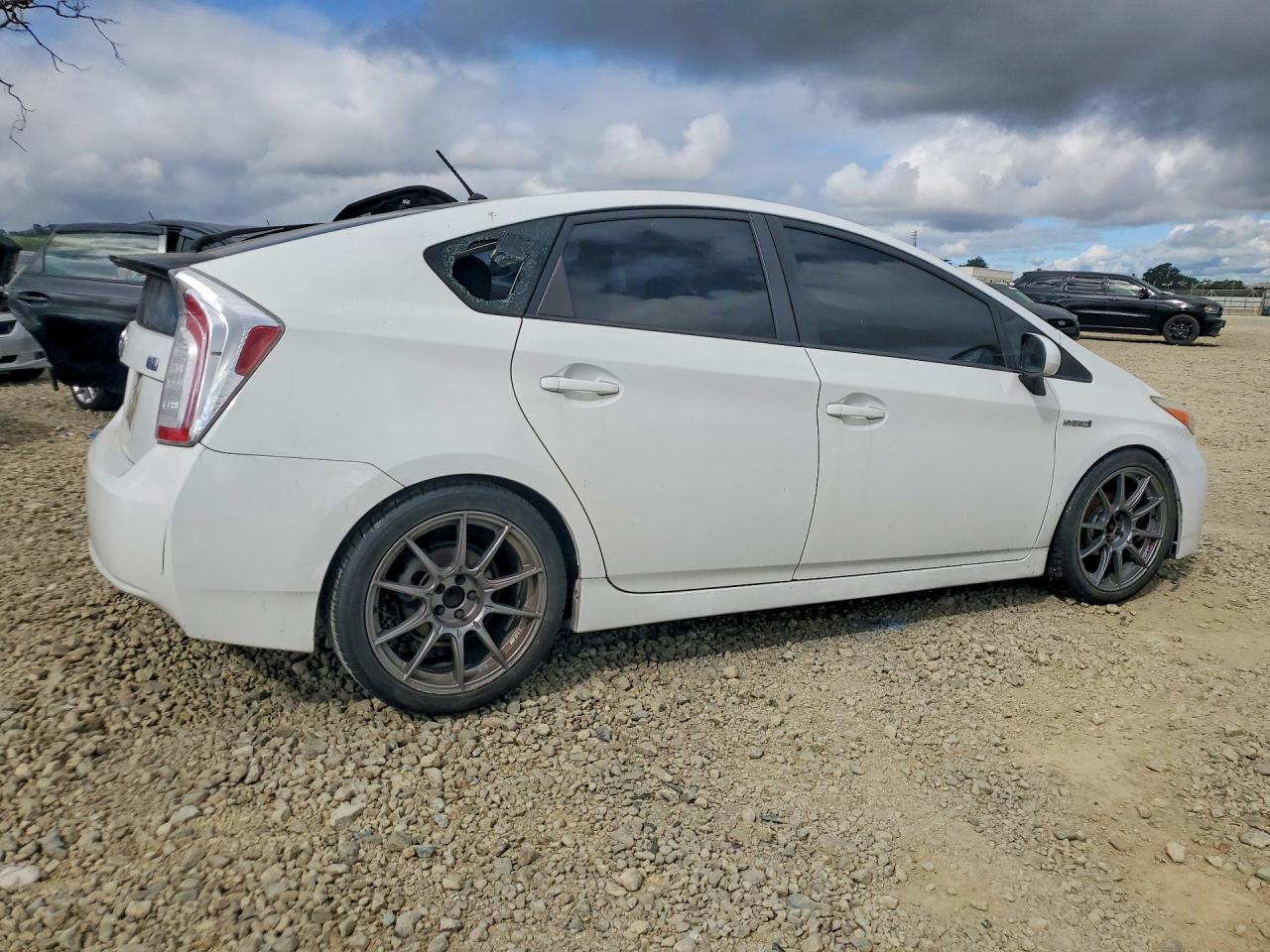 2013 TOYOTA PRIUS photo 3
