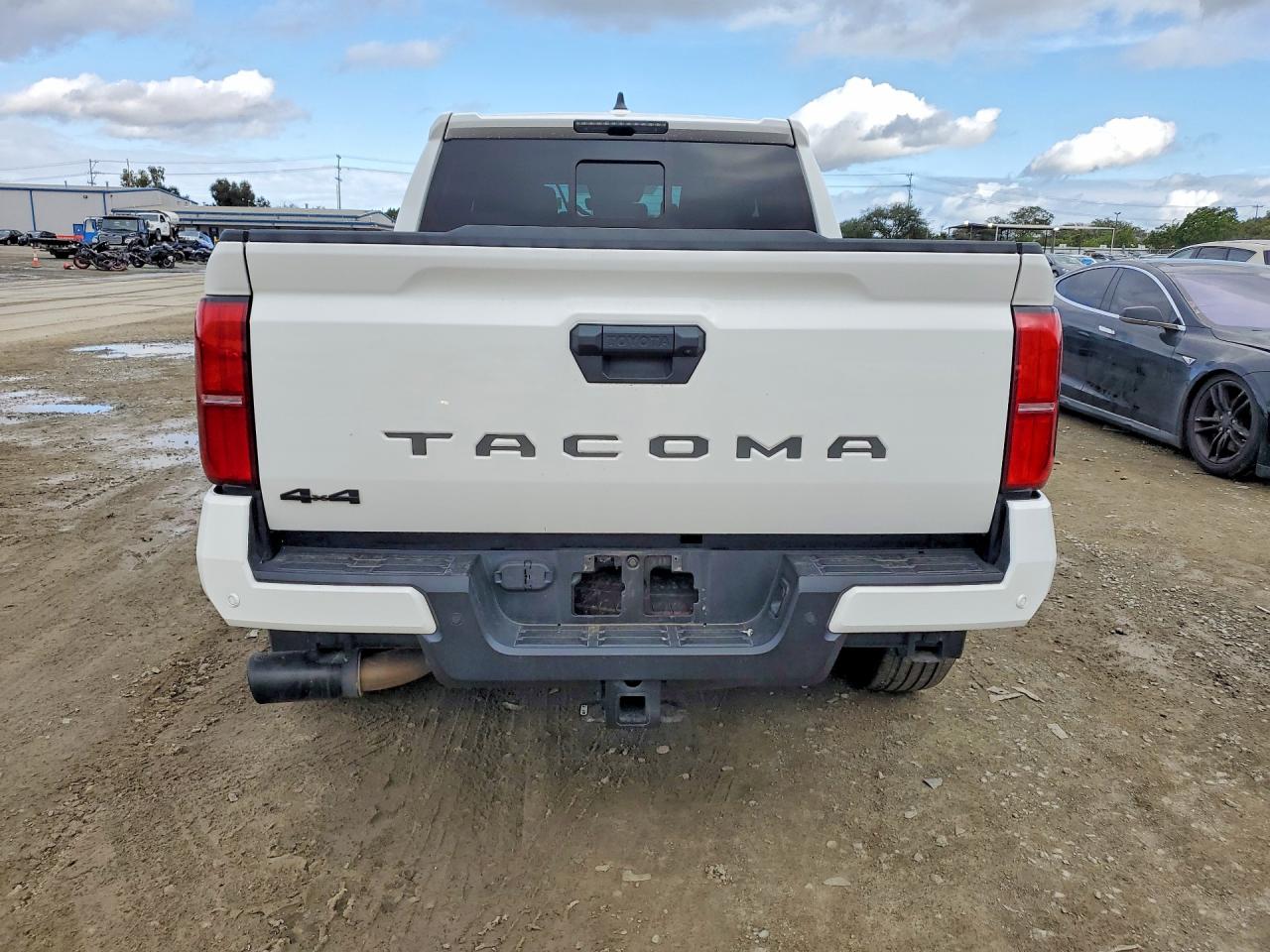 2024 TOYOTA TACOMA photo 11