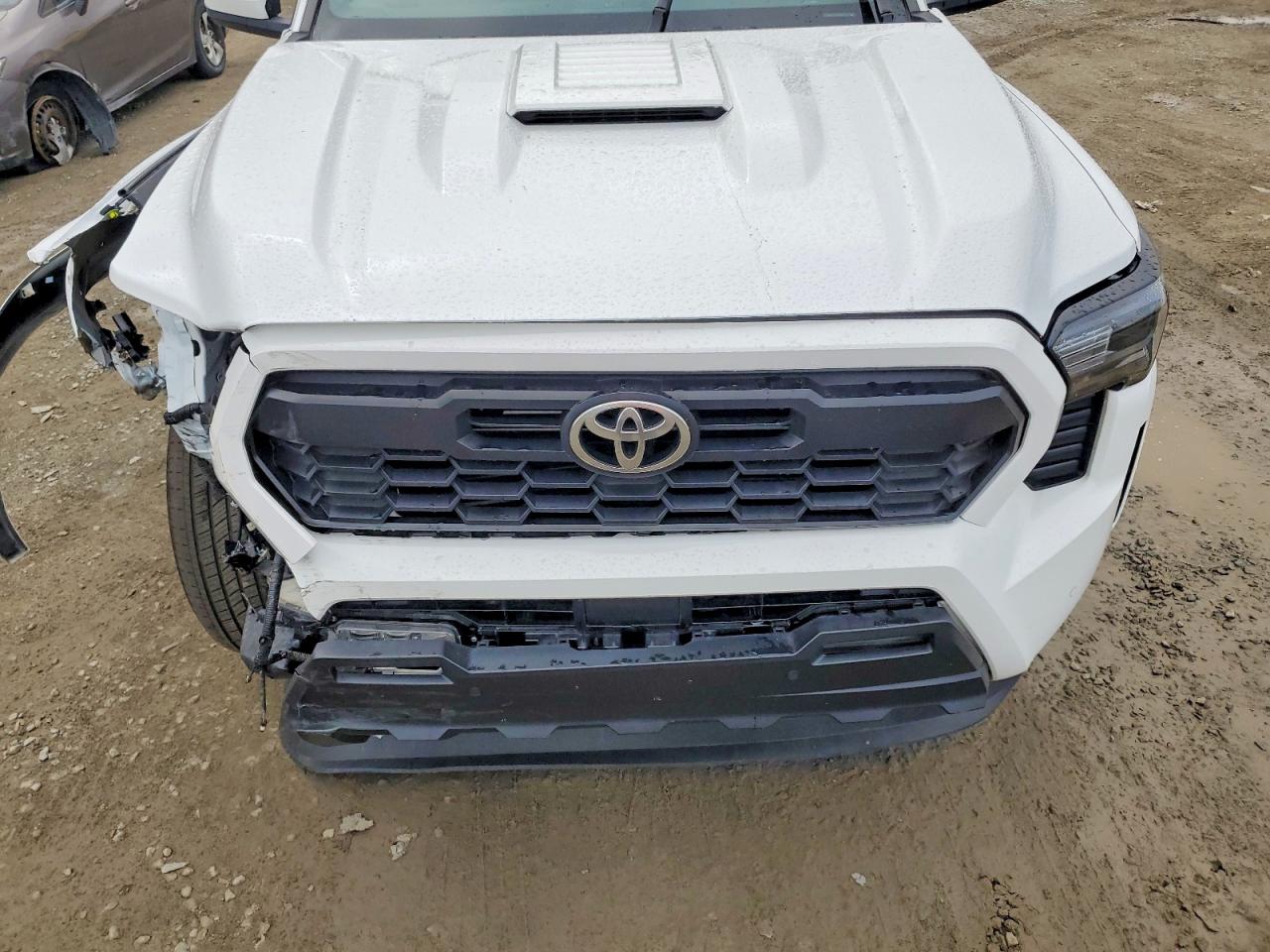 2024 TOYOTA TACOMA photo 21