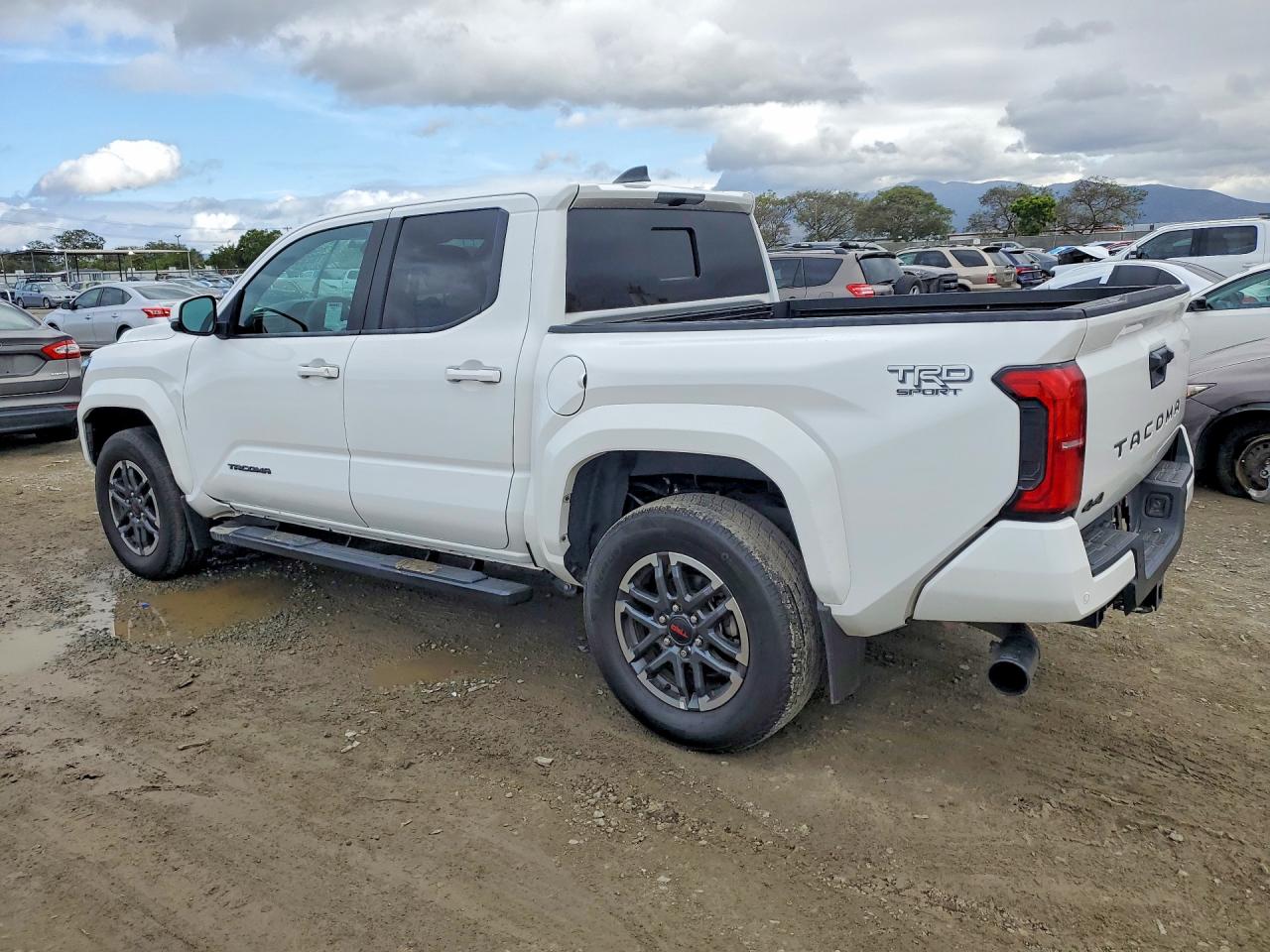 2024 TOYOTA TACOMA photo 3