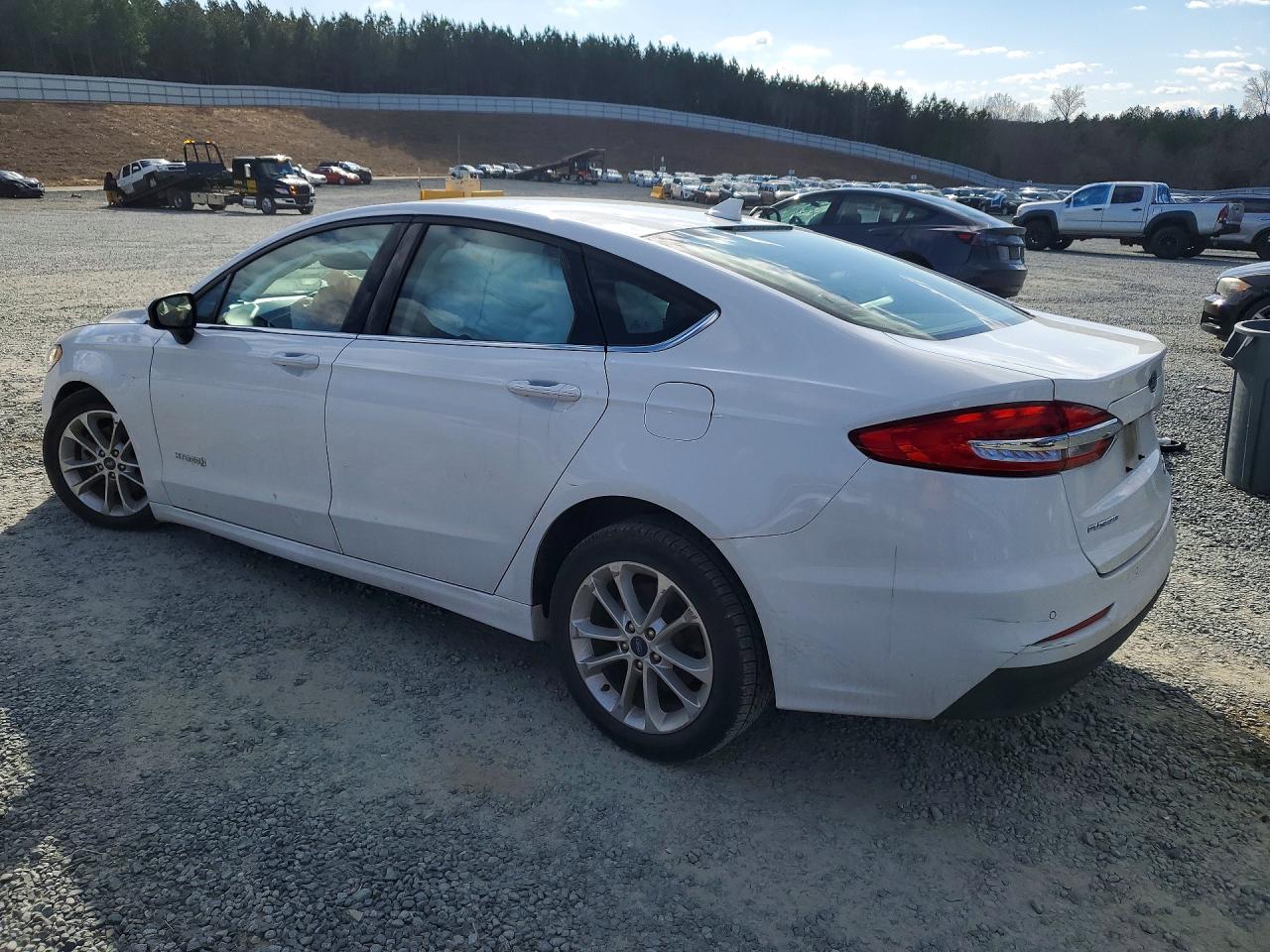 2019 FORD FUSION SE photo 2