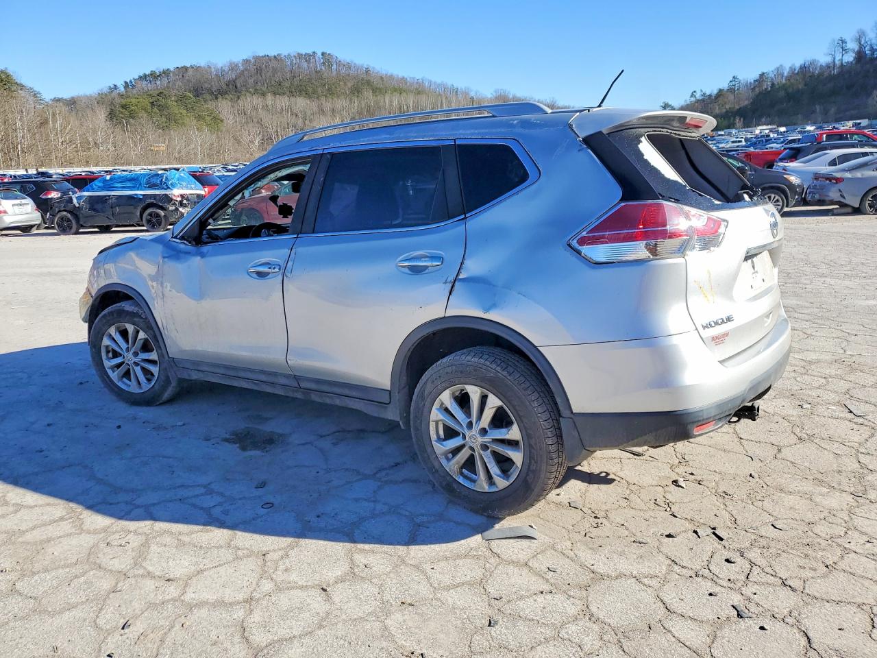 2016 NISSAN ROGUE SV photo 2