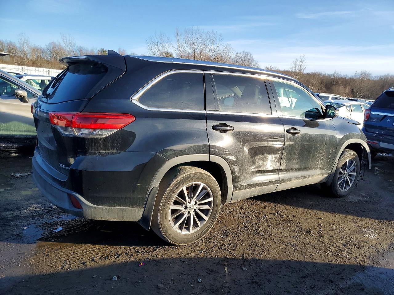 2019 TOYOTA HIGHLANDER XLE photo 5