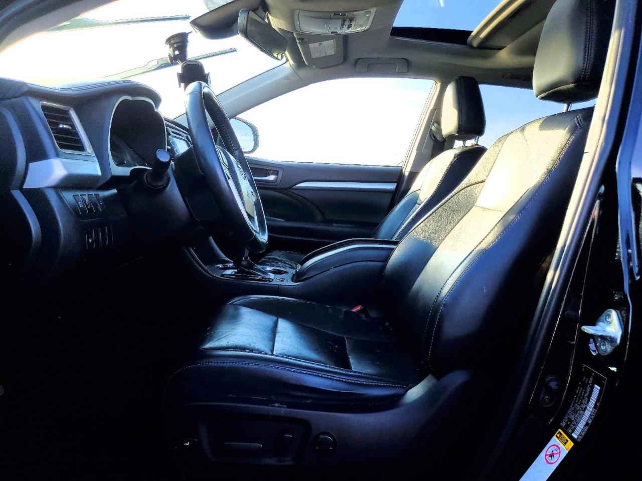 2019 TOYOTA HIGHLANDER XLE photo 13