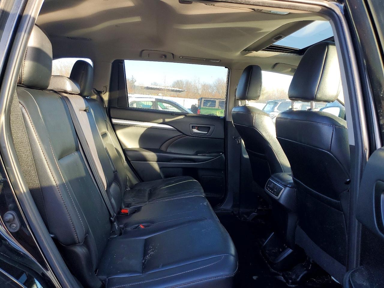 2019 TOYOTA HIGHLANDER XLE photo 19
