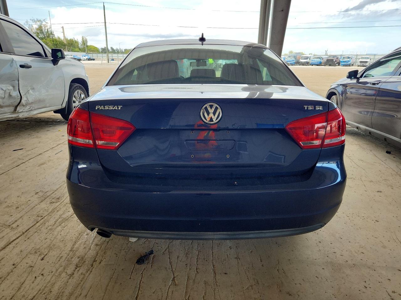 2014 VOLKSWAGEN PASSAT SE photo 6