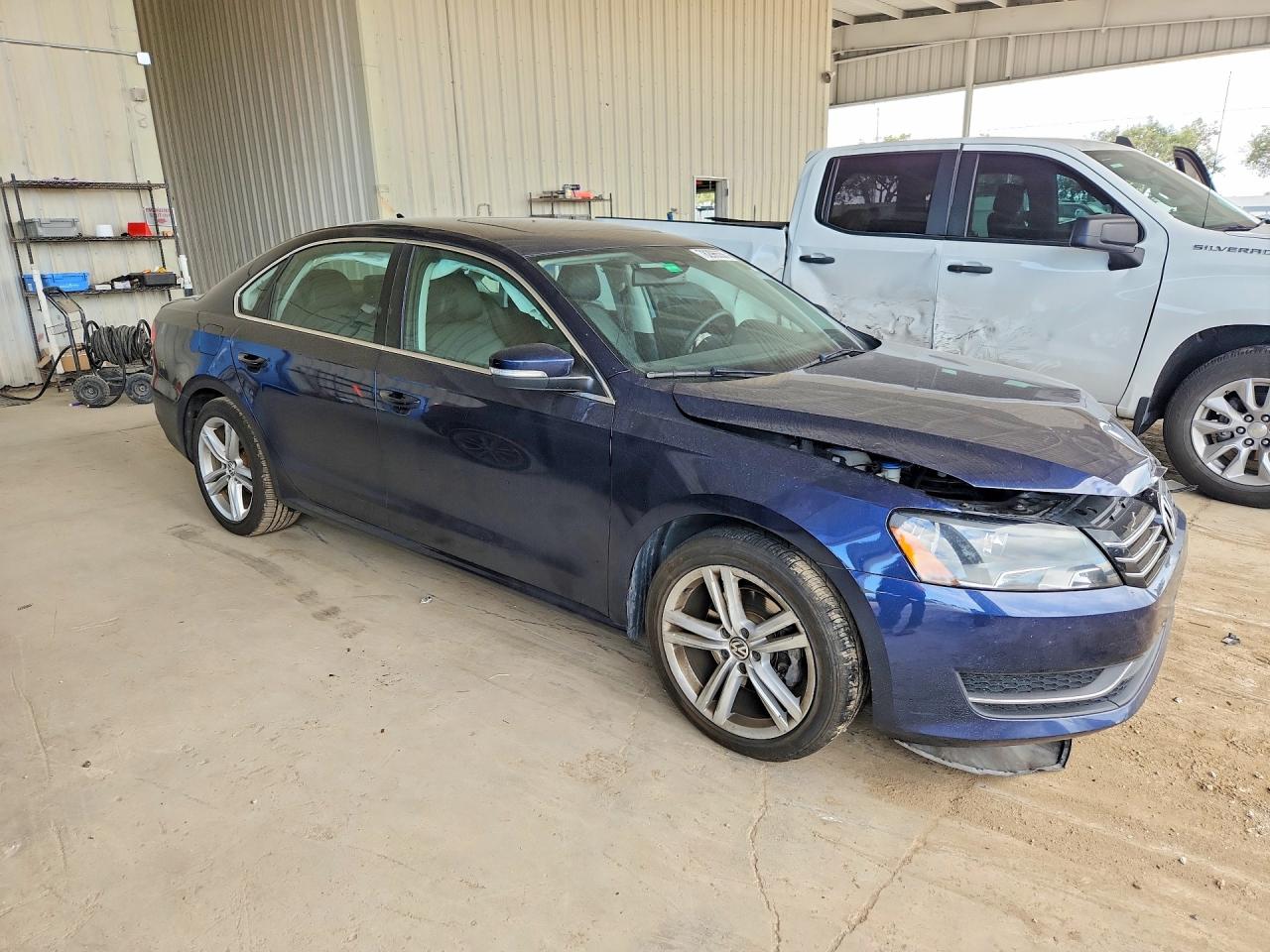 2014 VOLKSWAGEN PASSAT SE photo 4