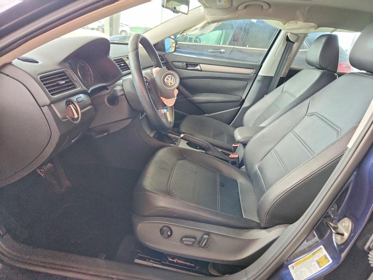 2014 VOLKSWAGEN PASSAT SE photo 7