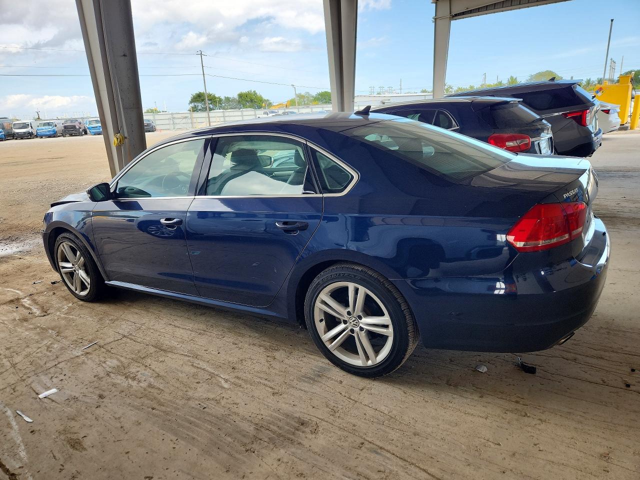 2014 VOLKSWAGEN PASSAT SE photo 2
