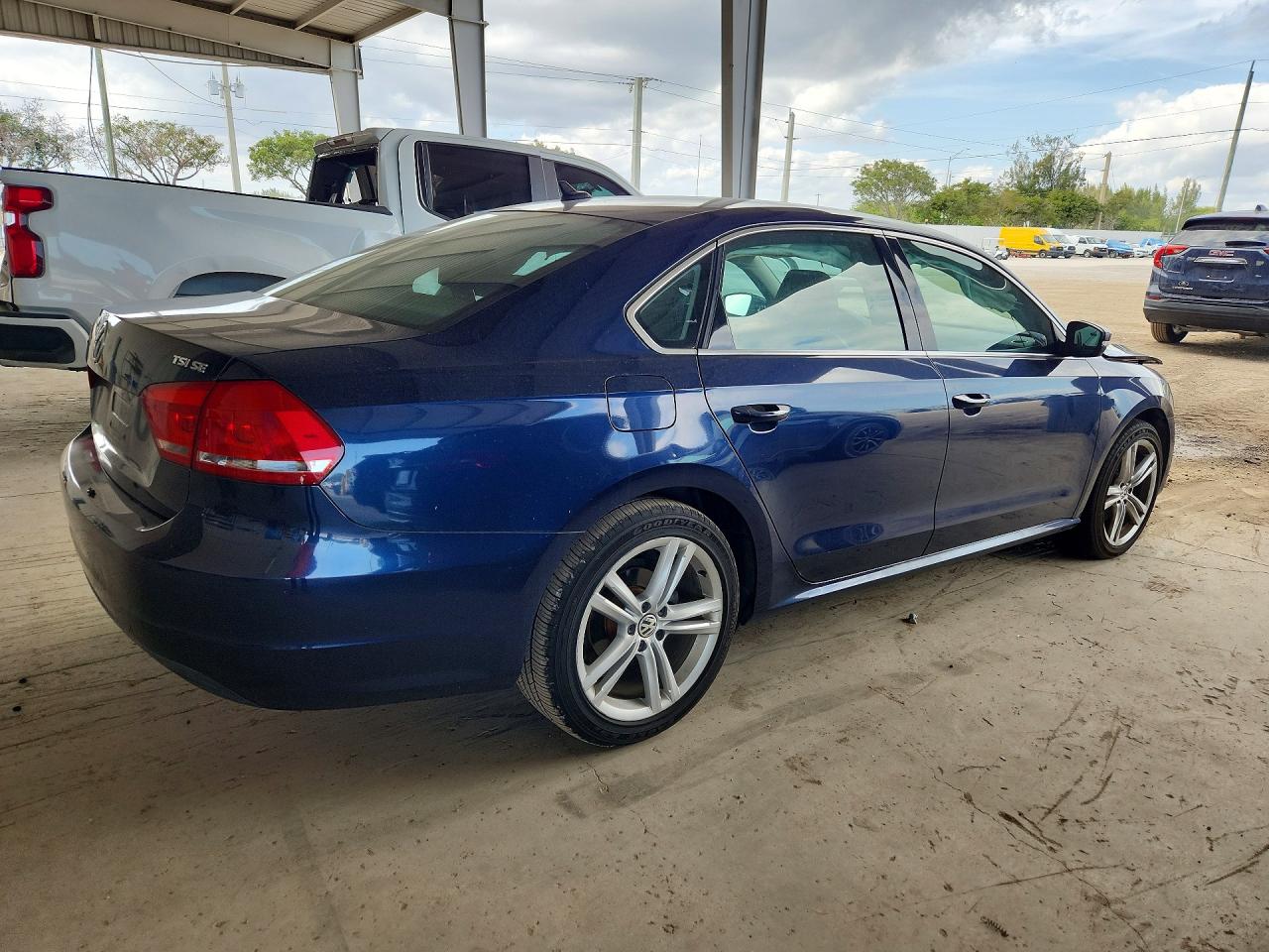 2014 VOLKSWAGEN PASSAT SE photo 3