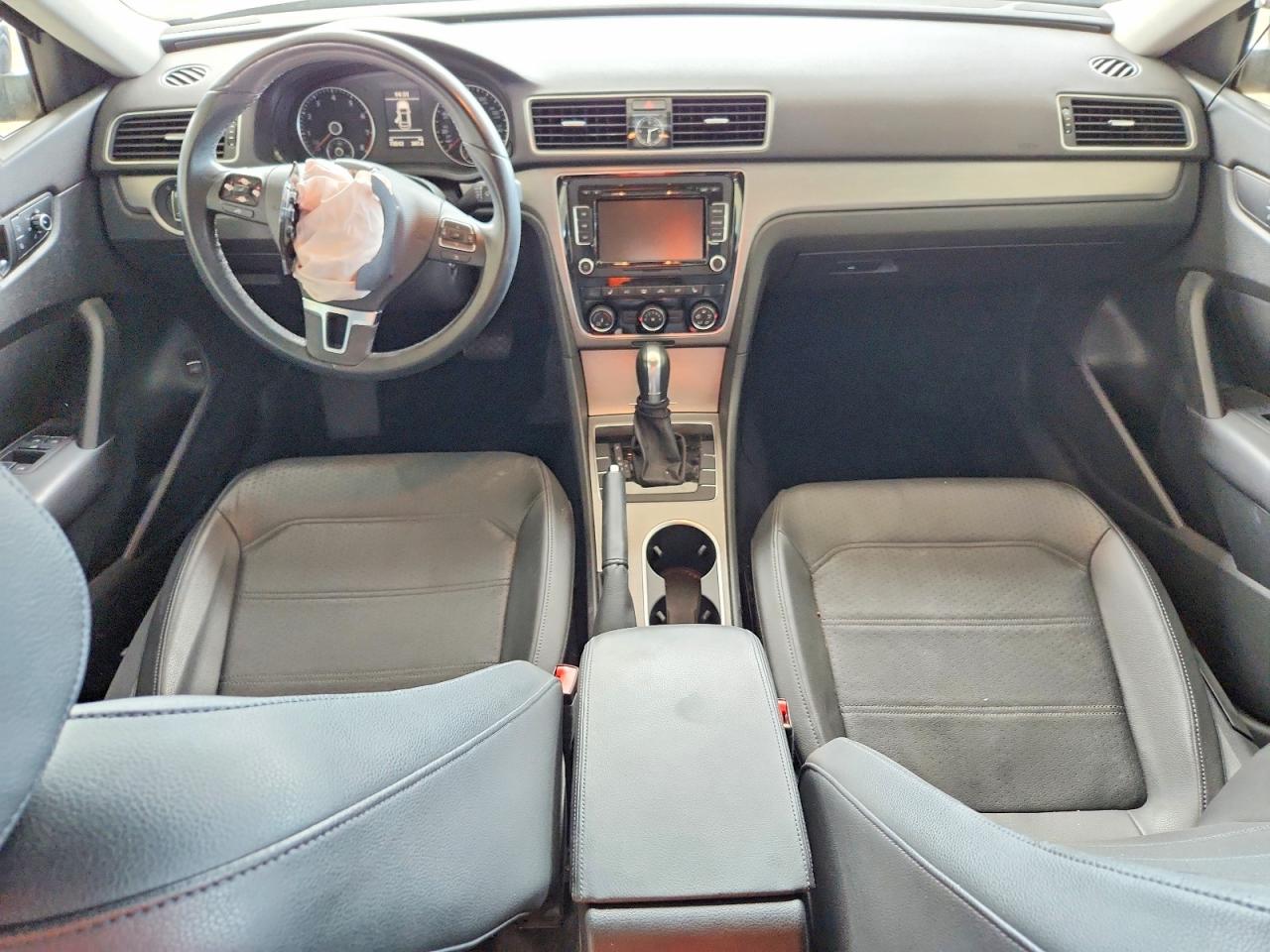 2014 VOLKSWAGEN PASSAT SE photo 8