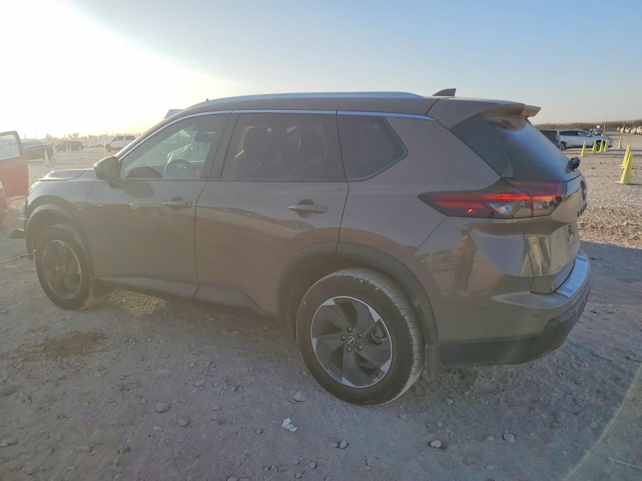 2025 NISSAN ROGUE SV photo 3