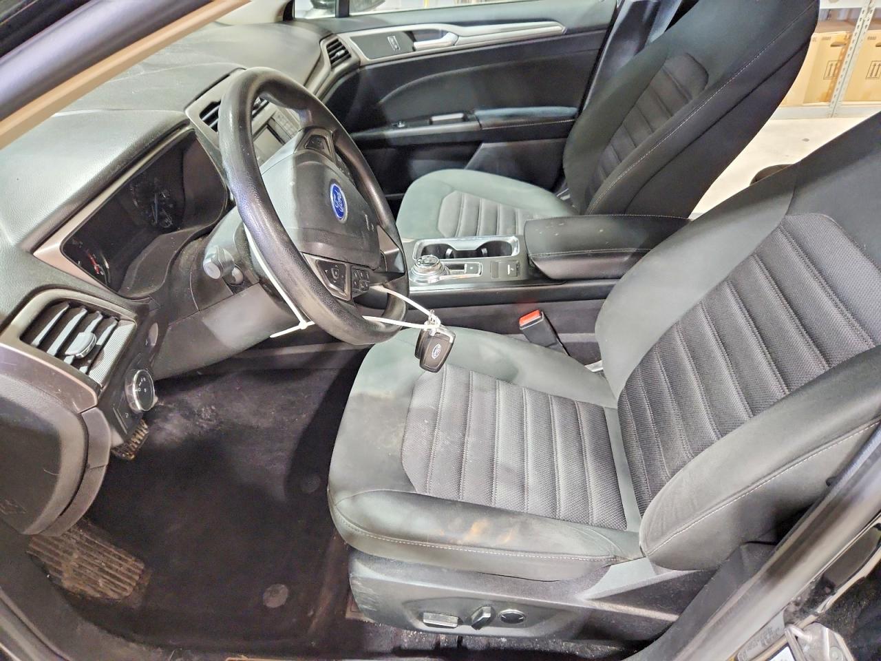 2017 FORD FUSION SE photo 7