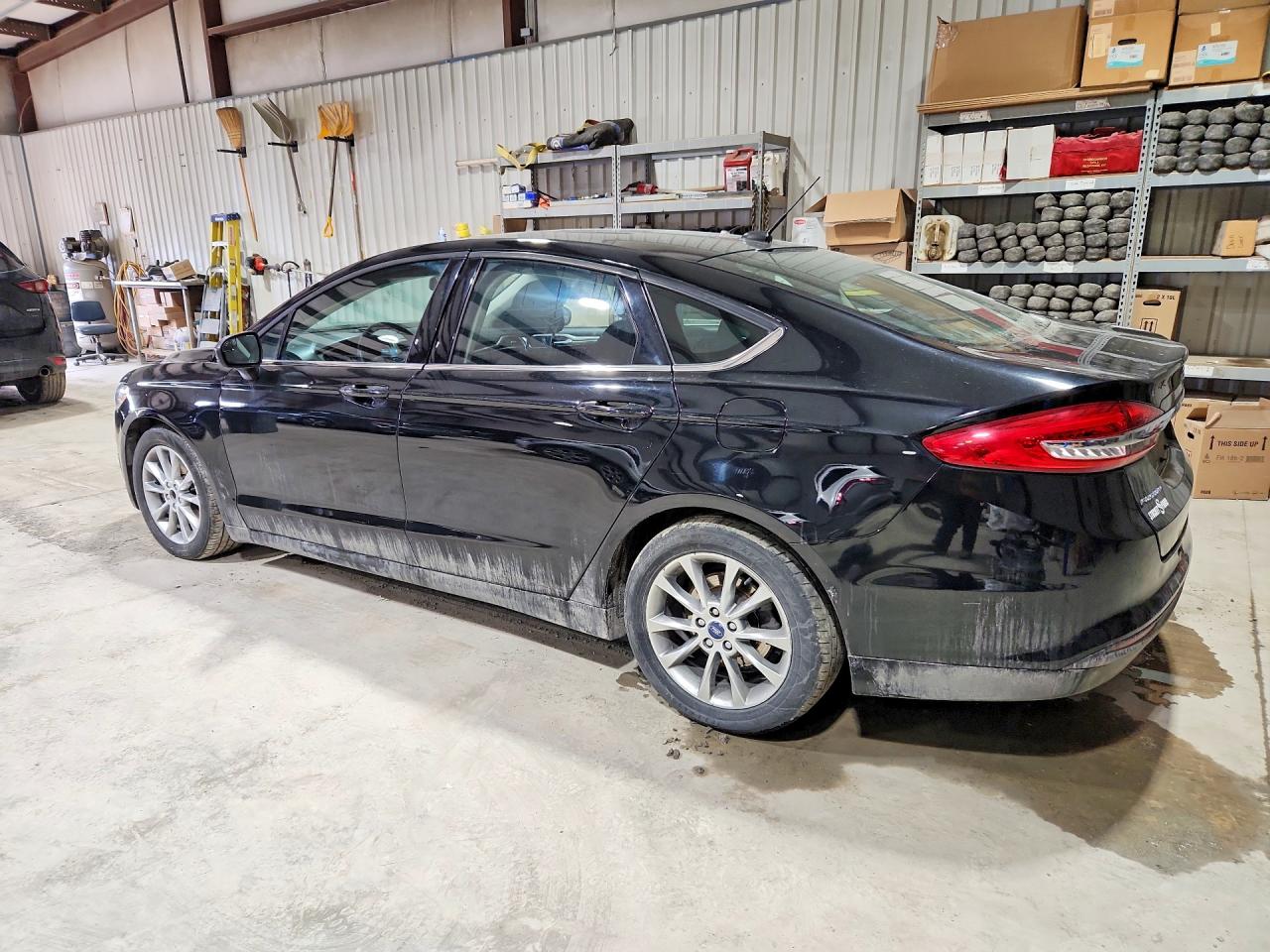 2017 FORD FUSION SE photo 2