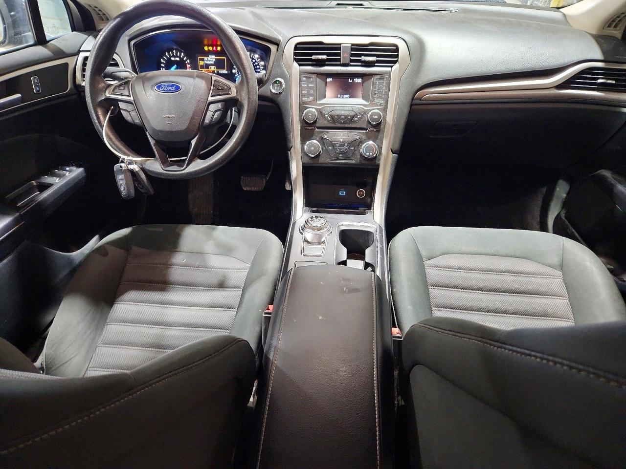 2017 FORD FUSION SE photo 8