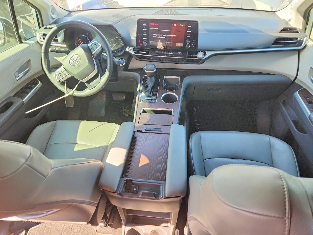2021 TOYOTA SIENNA XLE photo 15
