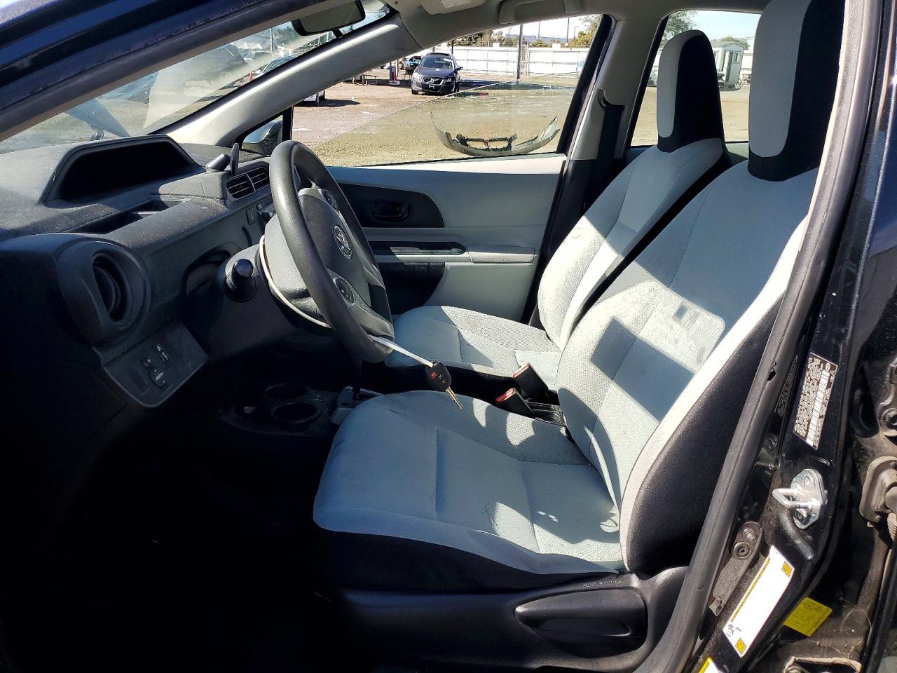 2013 TOYOTA PRIUS C ONE photo 13