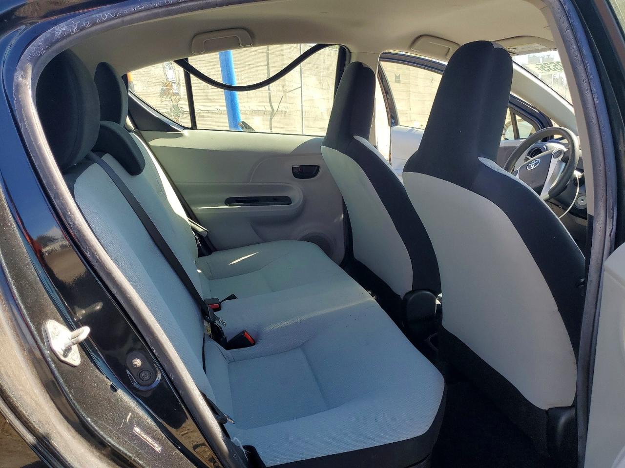 2013 TOYOTA PRIUS C ONE photo 19