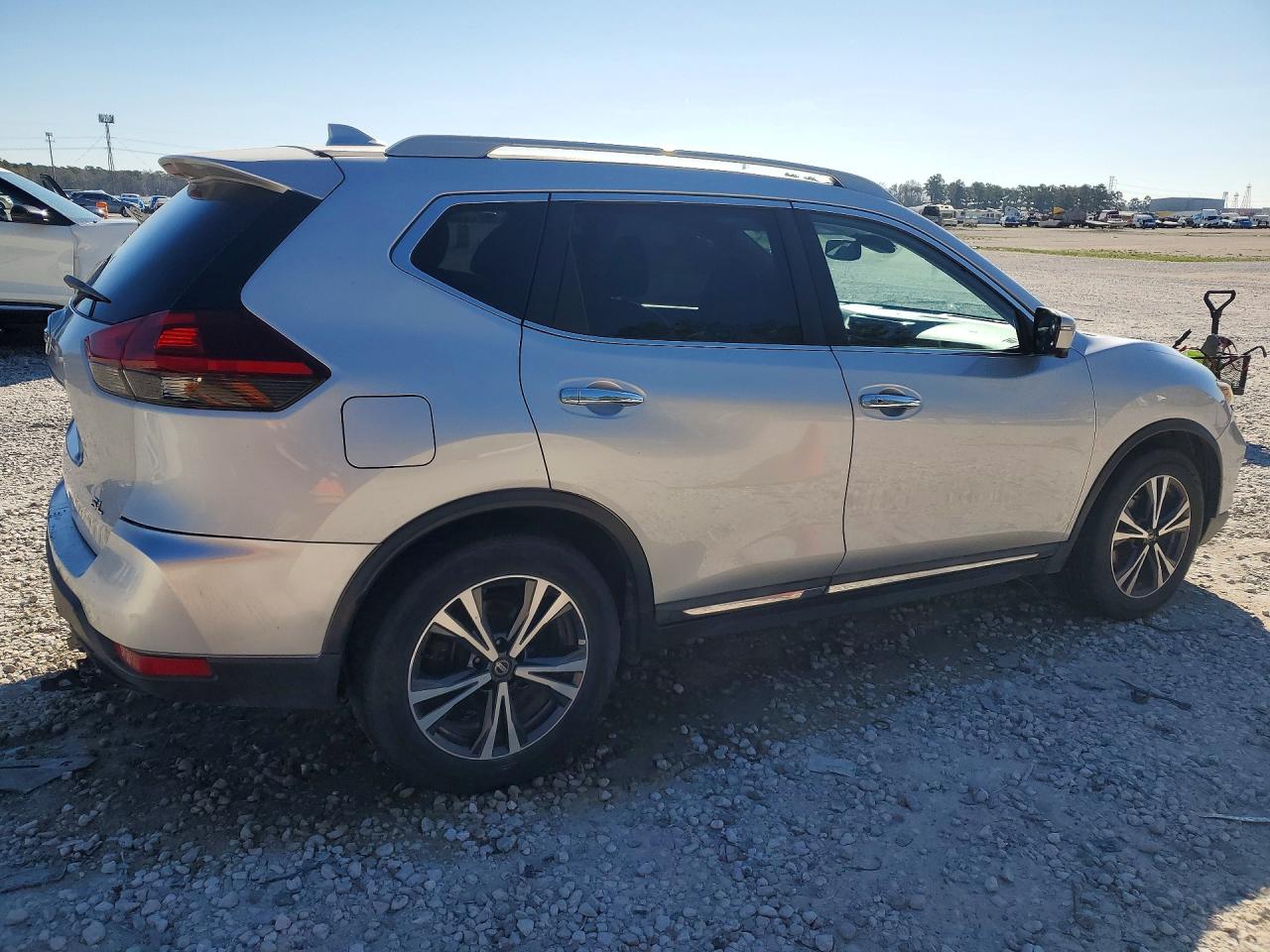 2018 NISSAN ROGUE SL photo 3