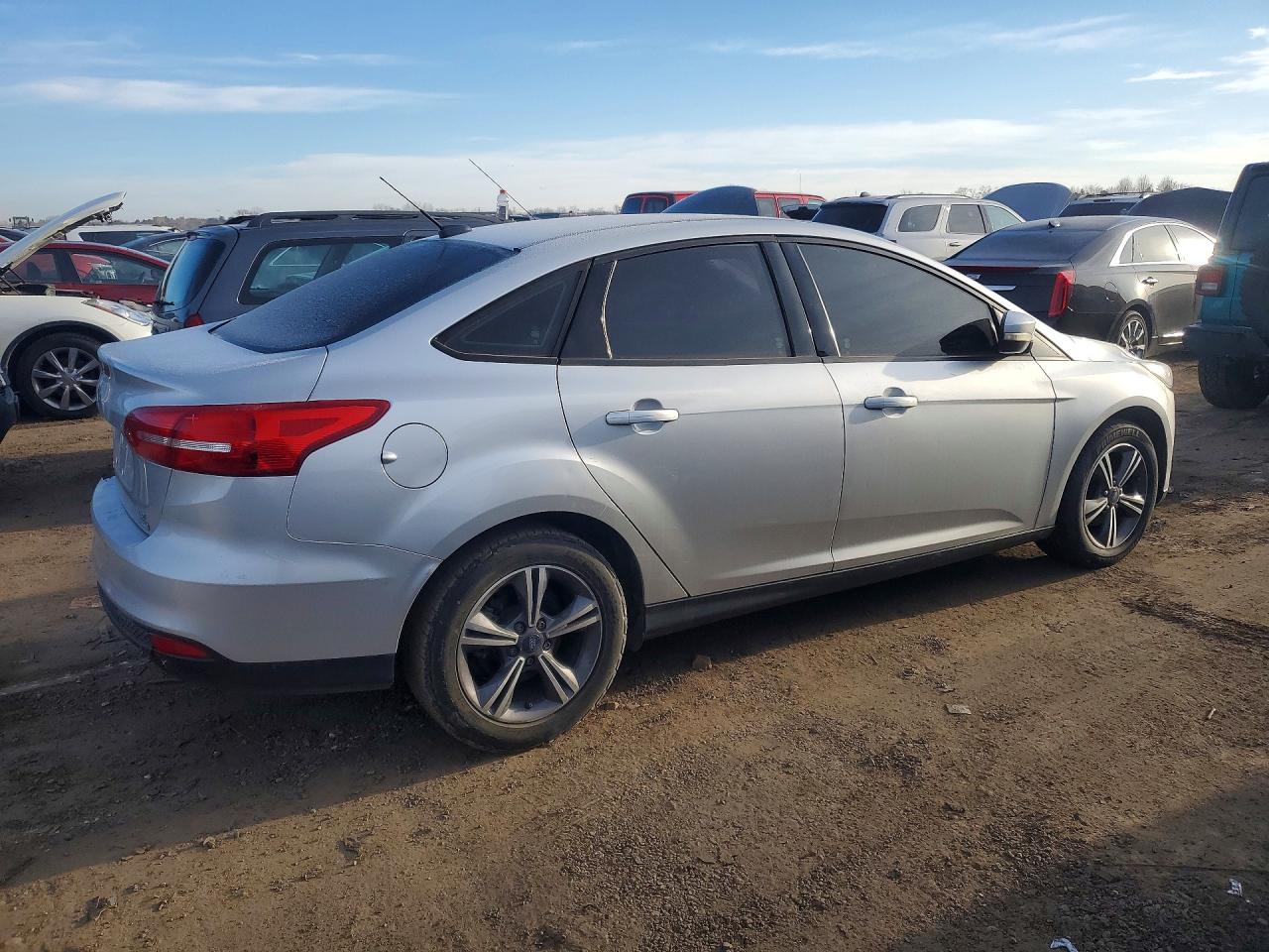 2017 FORD FOCUS SE photo 7