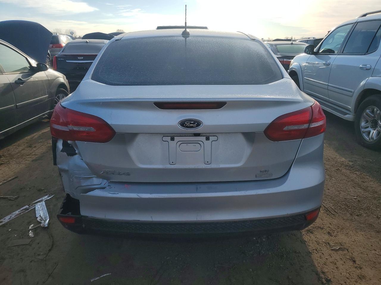 2017 FORD FOCUS SE photo 16