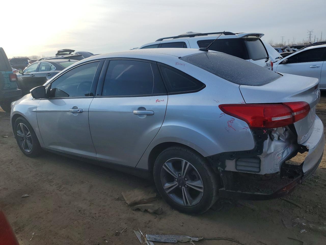 2017 FORD FOCUS SE photo 4