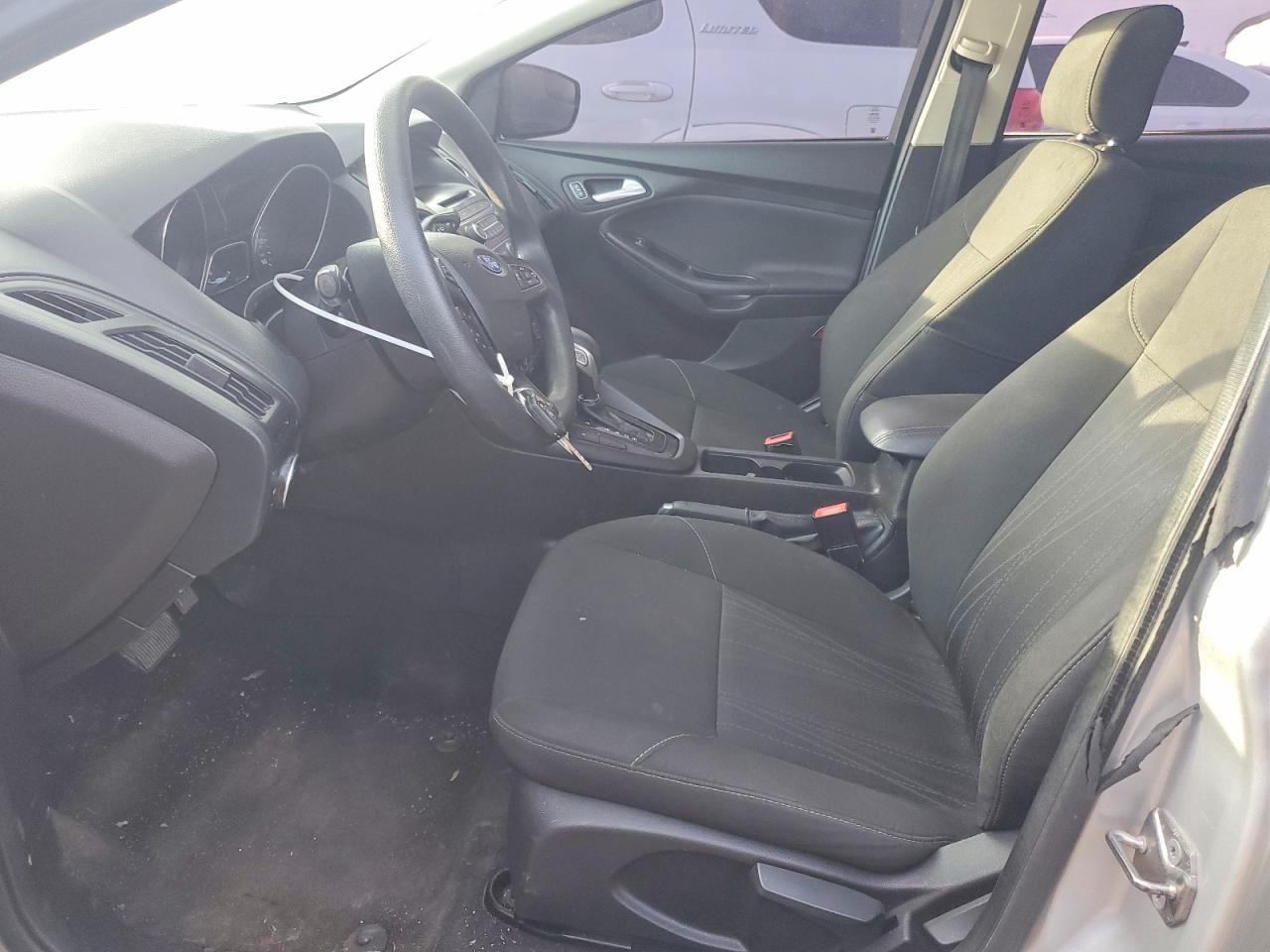2017 FORD FOCUS SE photo 19