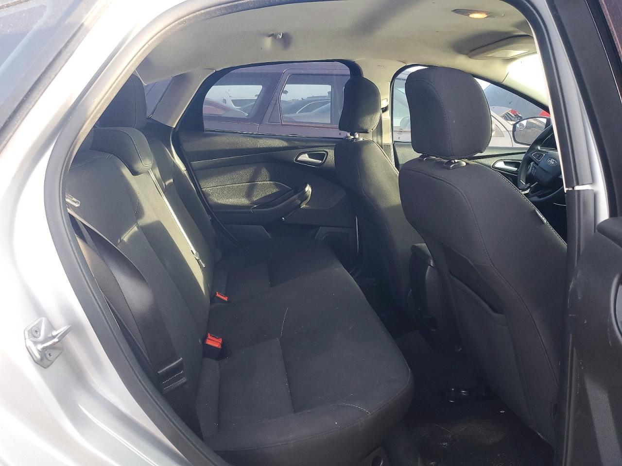 2017 FORD FOCUS SE photo 28