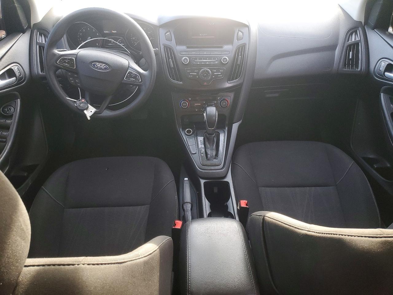2017 FORD FOCUS SE photo 22