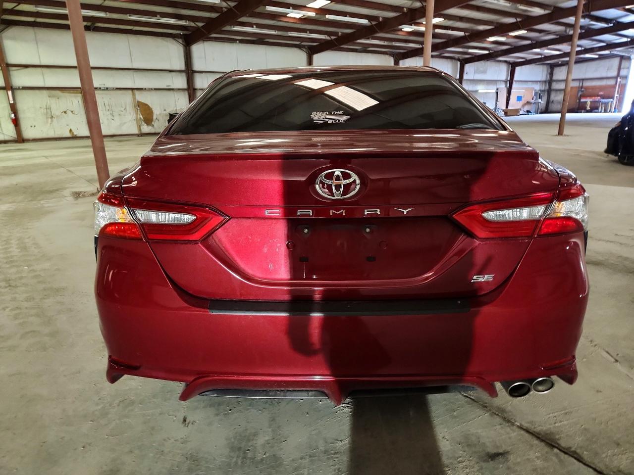 2018 TOYOTA CAMRY SE photo 6