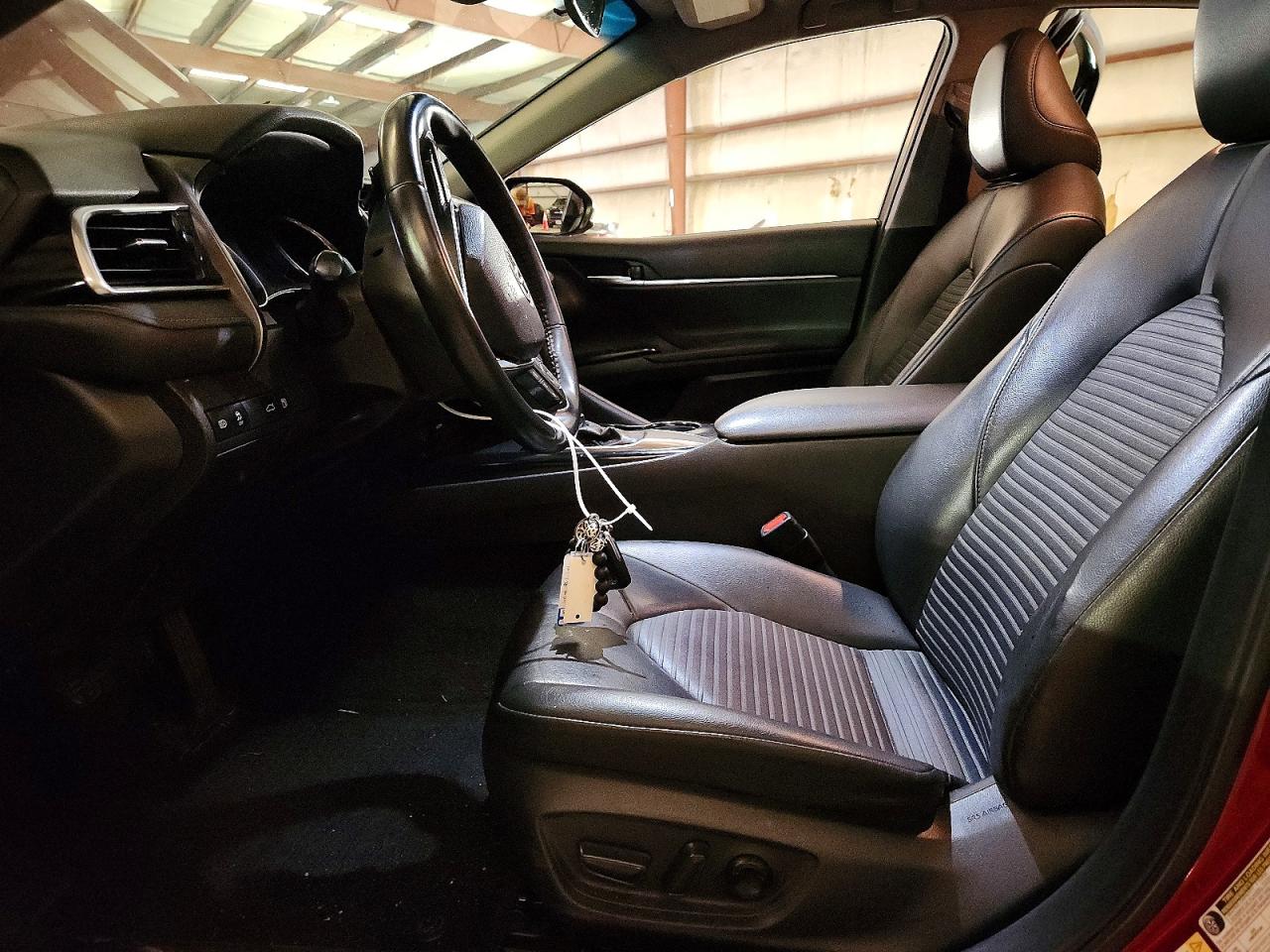 2018 TOYOTA CAMRY SE photo 7