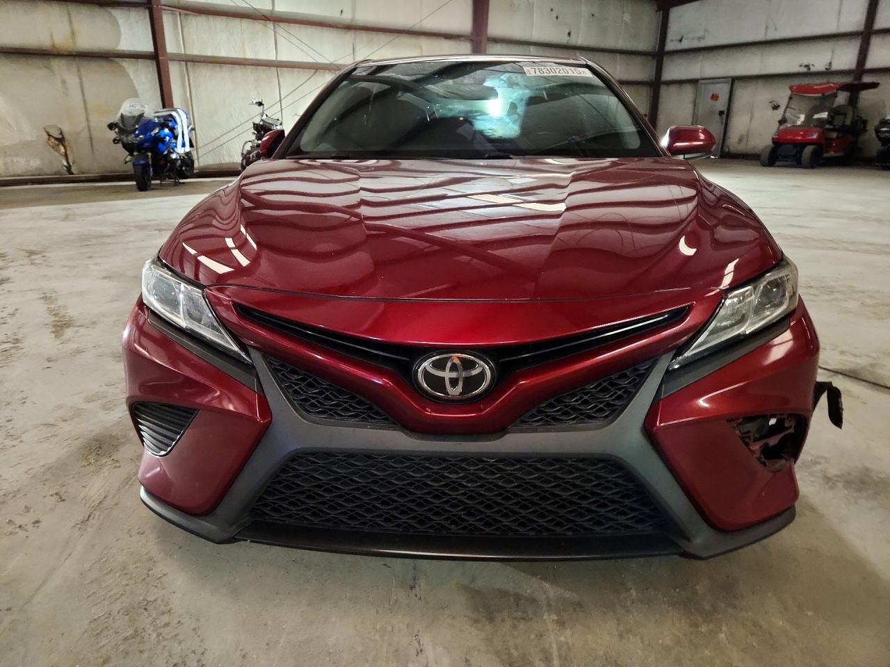 2018 TOYOTA CAMRY SE photo 5