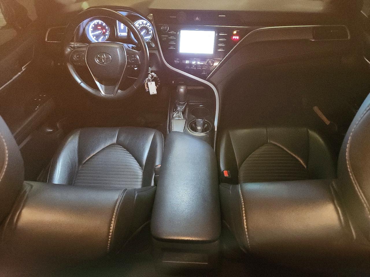 2018 TOYOTA CAMRY SE photo 8